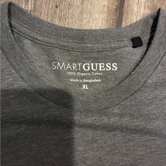 GUESS Grey T-Shirt with Red Logo - Picture 2 of 2